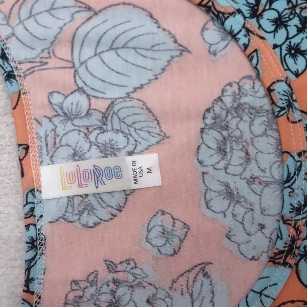Nwot LuLaRoe top size medium - Picture 2 of 2